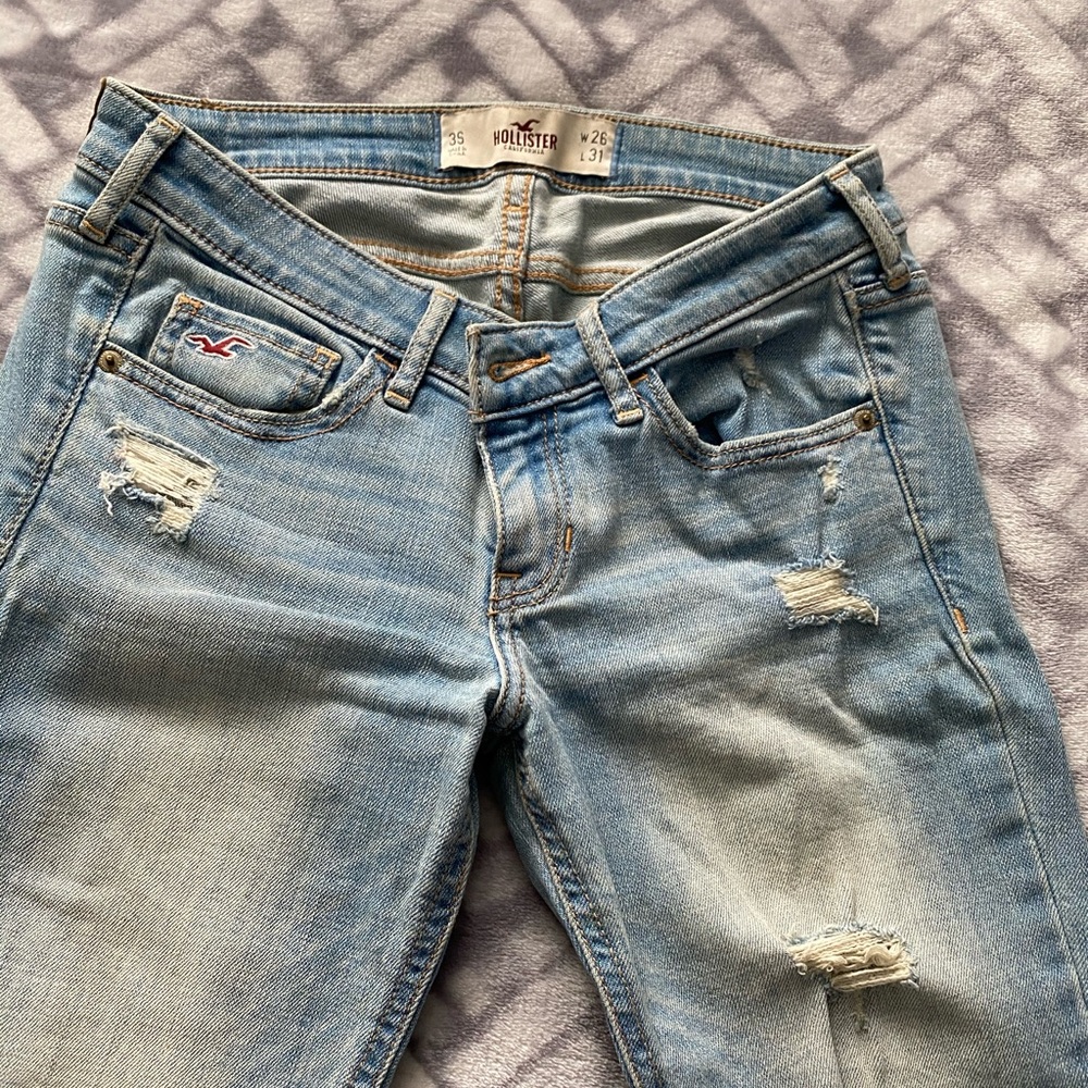 HOLLISTER RIPPED JEANS - Picture 2 of 5